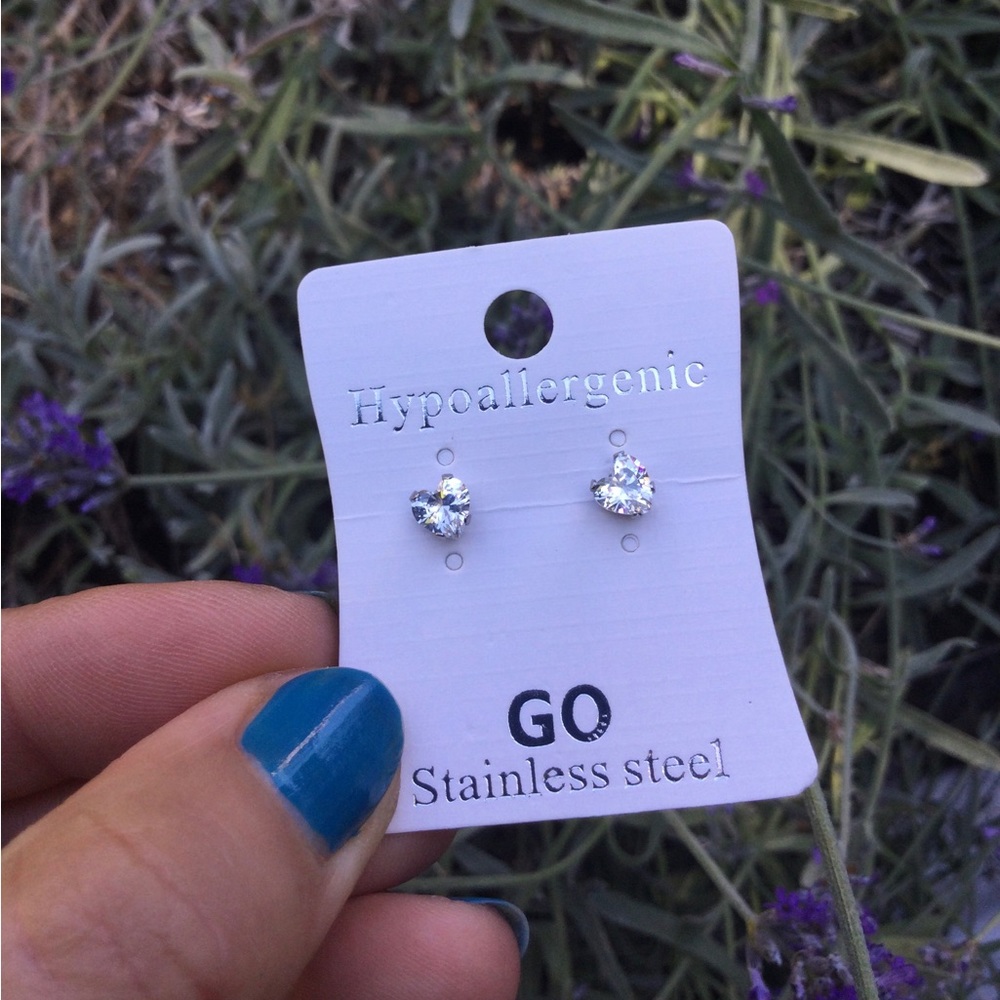 🧜‍♀️4xHP!🧜‍♀️ BRAND NEW Heart shaped CZ earrings